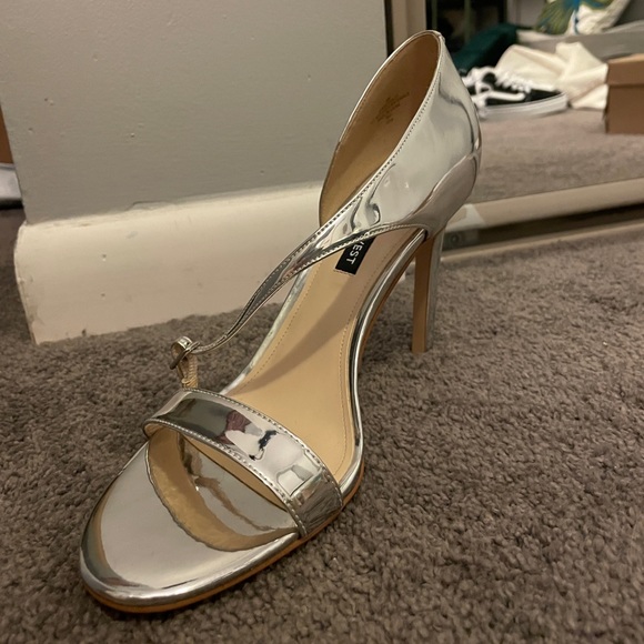 Nine West Silver Strappy Heels - Picture 4 of 8